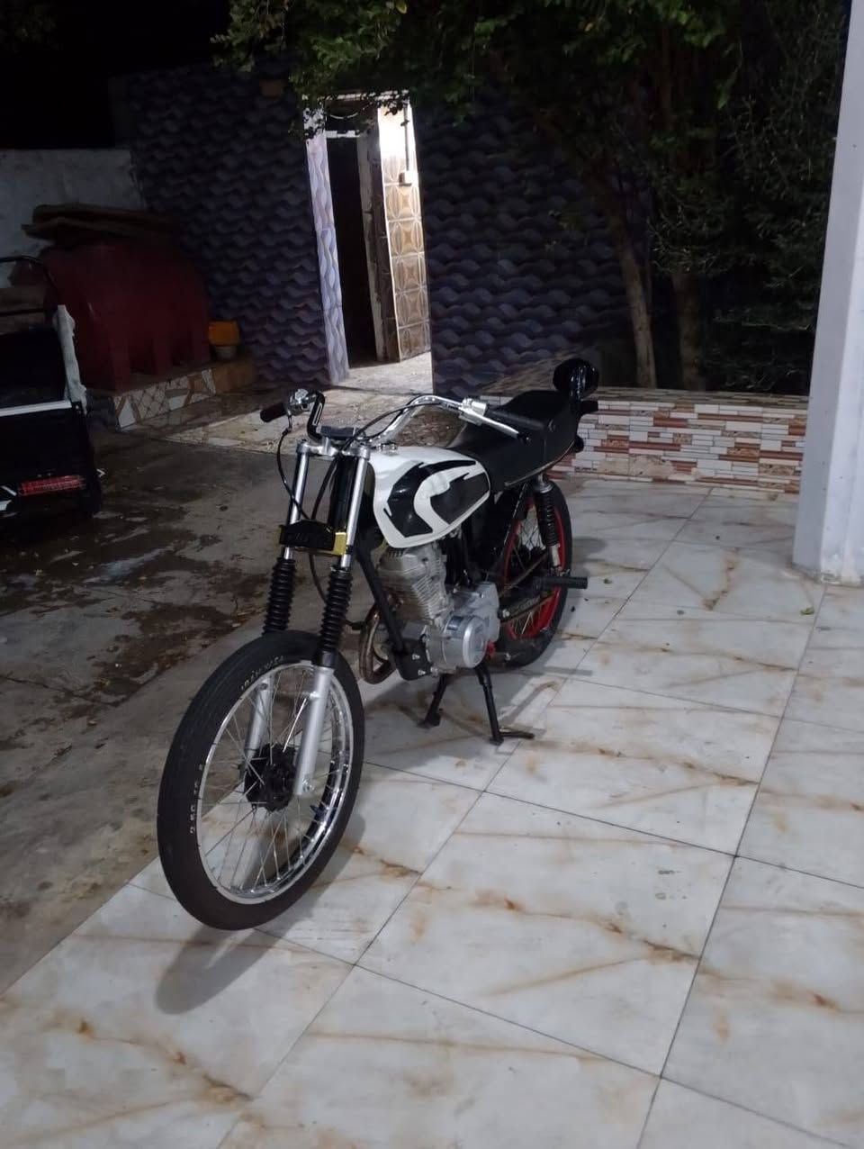 سلام عليكم نامه للبيع ادوات ادوات ادوات دراجه جاهزه عله حبايه ونص كله جديد من كدام لي وره أنكر هندر وين ما تروح روح شاصي قطرت لحيم ما بي  مكاني القرنه ناحيت ثغر قرب سايلو سعر 575وبيها مجال للشراي لبياع شراي لا تراسلني ابد رقم الهاتف ***********
