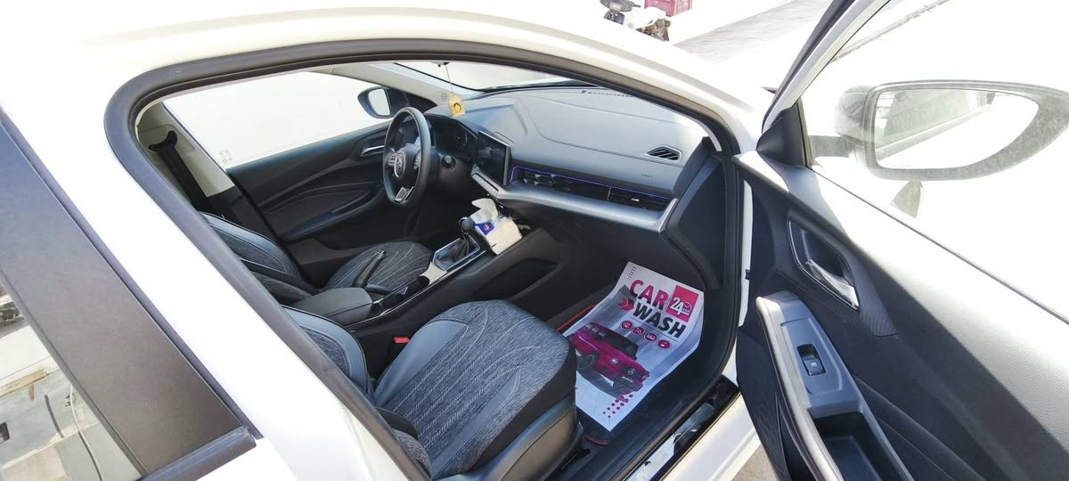 رمضان مبارك ع الجميع
Mg gt 2025 كير عادي
ماشية ٥٠٠٠ رقم دهوك بأسمي السيارة بيها ملاحظتين صغار مأشرات بالصور والباقي مكفوك 
محرك ١٥٠٠ تنفس طبيعي الشراي يتصل ع الرقم *********** او يتواصل خاص مكاني موصل
