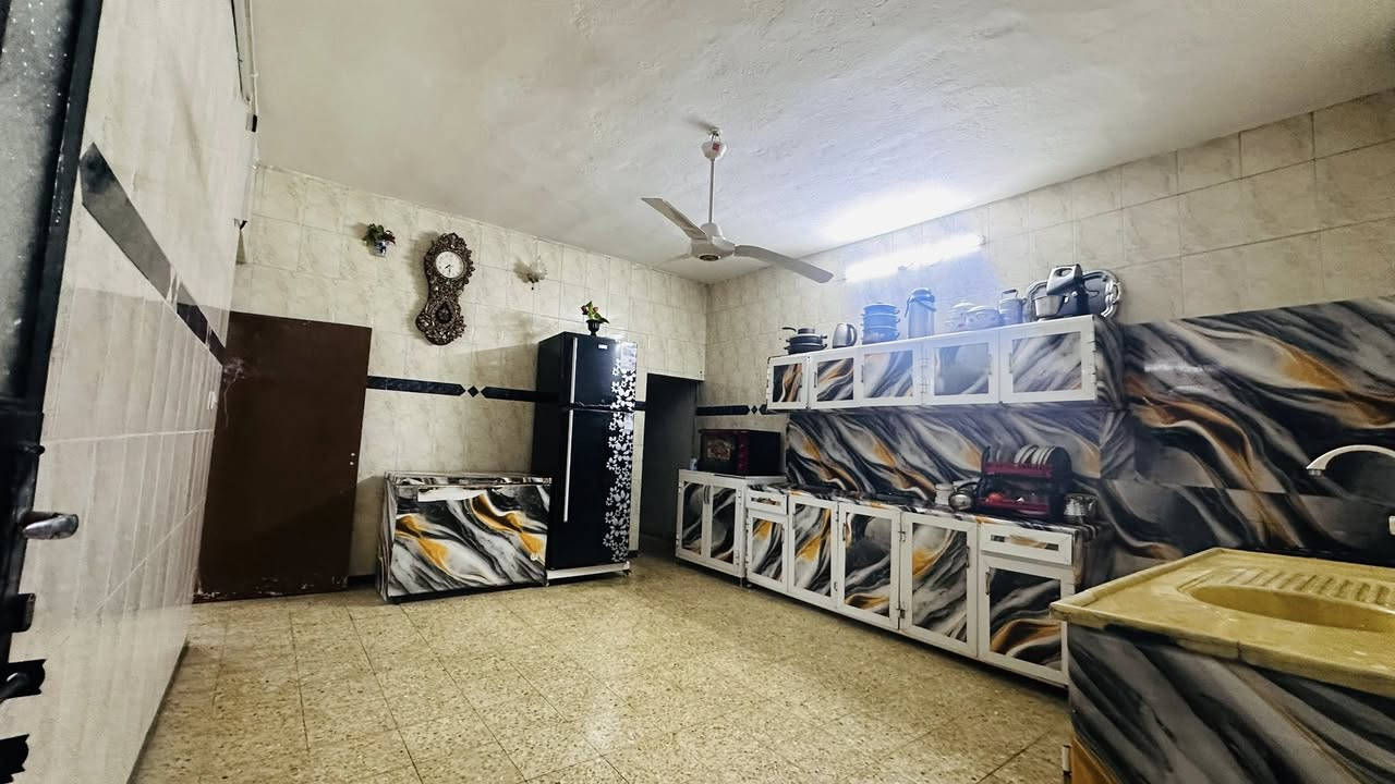 #عروض_مكتب_دعاء_الخير_للعقارات 🏡

للبيع بيت 

بحي الميثاق 

مساحة 300 متر واجهة 15 متر 

طابقين قريب ع شارع العام 

خمس غرف نوم غرفة سويت 

هول وستقبال غرفة طعام 

مطبخ ومخزن 

صحيات بطابقين 

// للأستفسار  

الاتصال 📞

***********

***********

***********

***********
