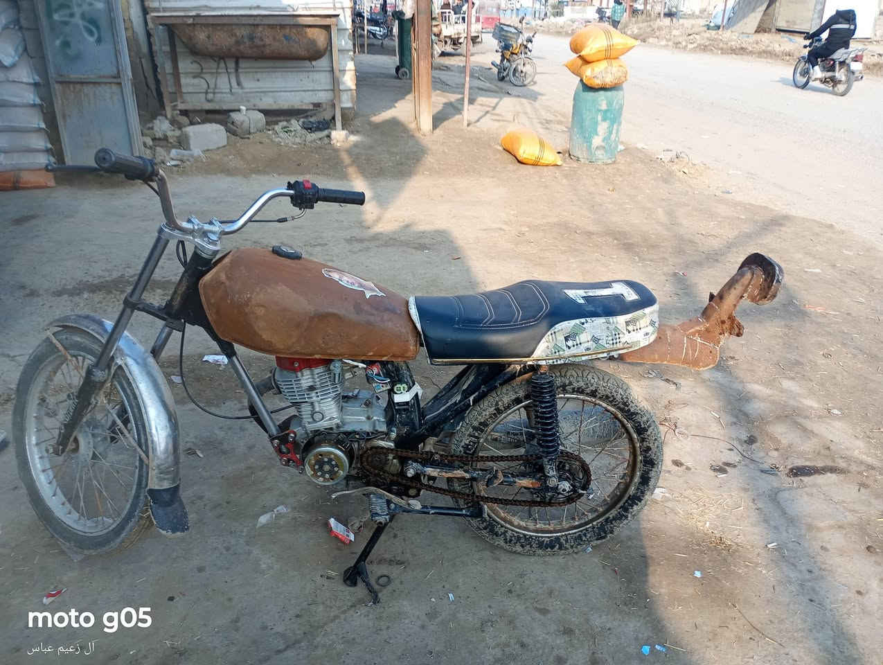 سلام عليكم دراجه اللبيع 
المكينه نامه والشاصي محور عوزه بس قبق ماكنيت المكينه ناعمه. السعر 300 وبيها مجال والشراي بي خير ويدلل التواصل خاص او عله هذا الرقم ***********او ***********
