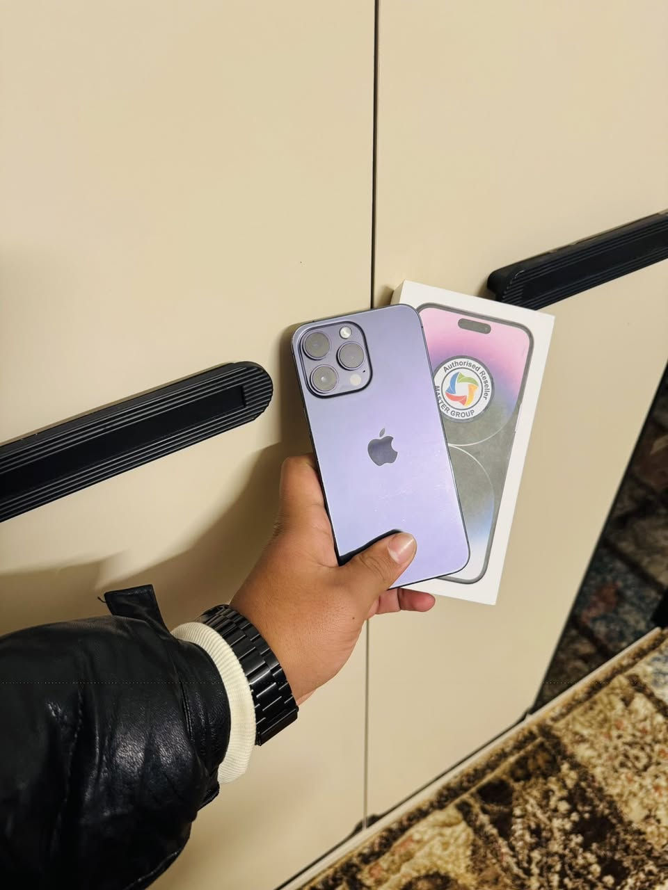 سلام عليكم ايفون 14برو ماكس
  آخو الجديد ماستر الباب لأول بطاريته 85 ويا كارتونه ذاكرته 256 ما مفتوح لون بنفسجي السعر 850شراي يتصل مكاني بغداد الحسينية الراشديه ***********
