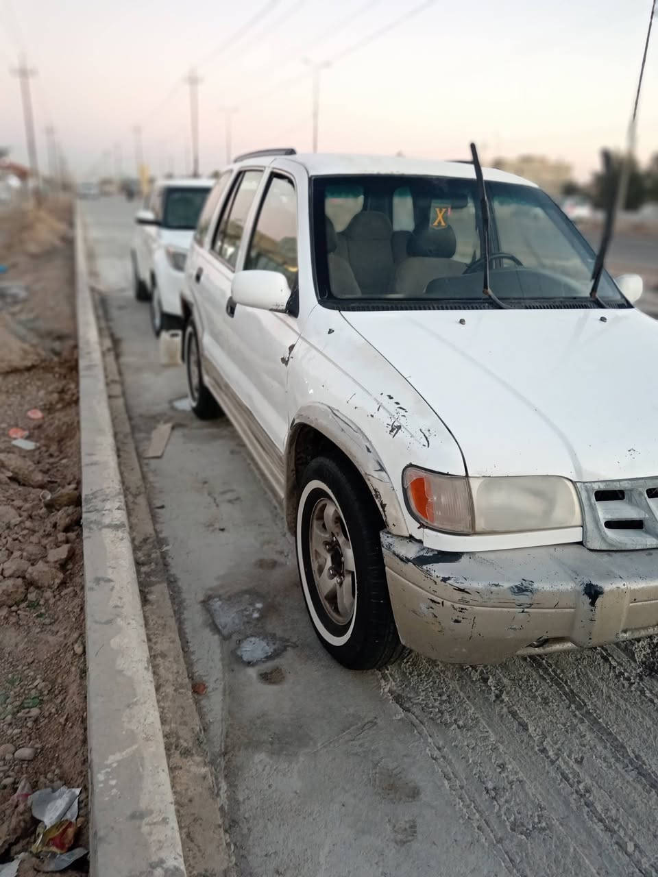 كيا سبورتج موديل 2000 محرك 2000 دوش مسكر بيها خيط رقم بغداد موازي سنوية ساقطة ب 22 بيها جاملغ الايمن بي ضربة مانازلة جوة السيارة بلادية بدون صبغ بدون ضربة تبريد شغال تخم تاير ابو الخط كير اوتوماتيك السيارة بالعمارة وراعيها ميسان السعر 45 الاتصال على الرقم ***********
