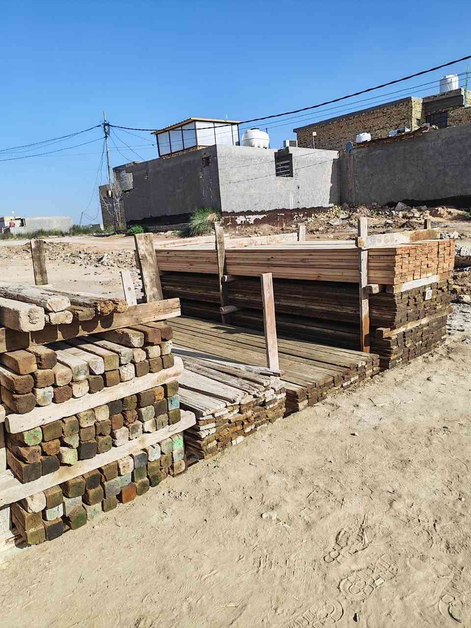 قالب 200 متر للبيع  سعر مناسب عنوان حله  ***********
