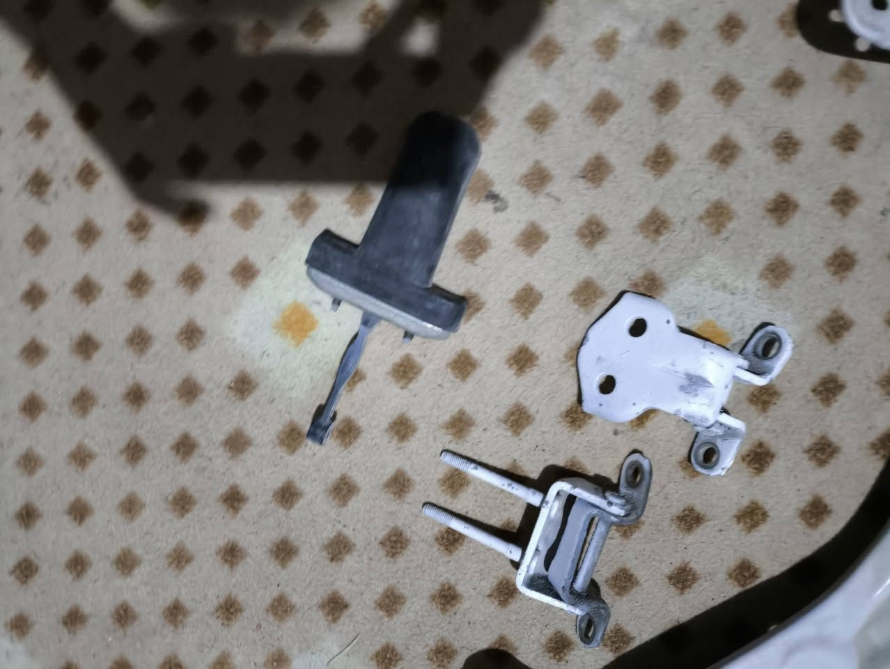 غراض سياره ارنب البيع لايت جهت اليسر وبك لايت جهت اليمنى رمايد خلفيه مال يسر وتريشه خلفيه مال يمنه  وجاملقات البيع مكنهن بني منصور قرب الامام احمد ابن علي ع  ***********
