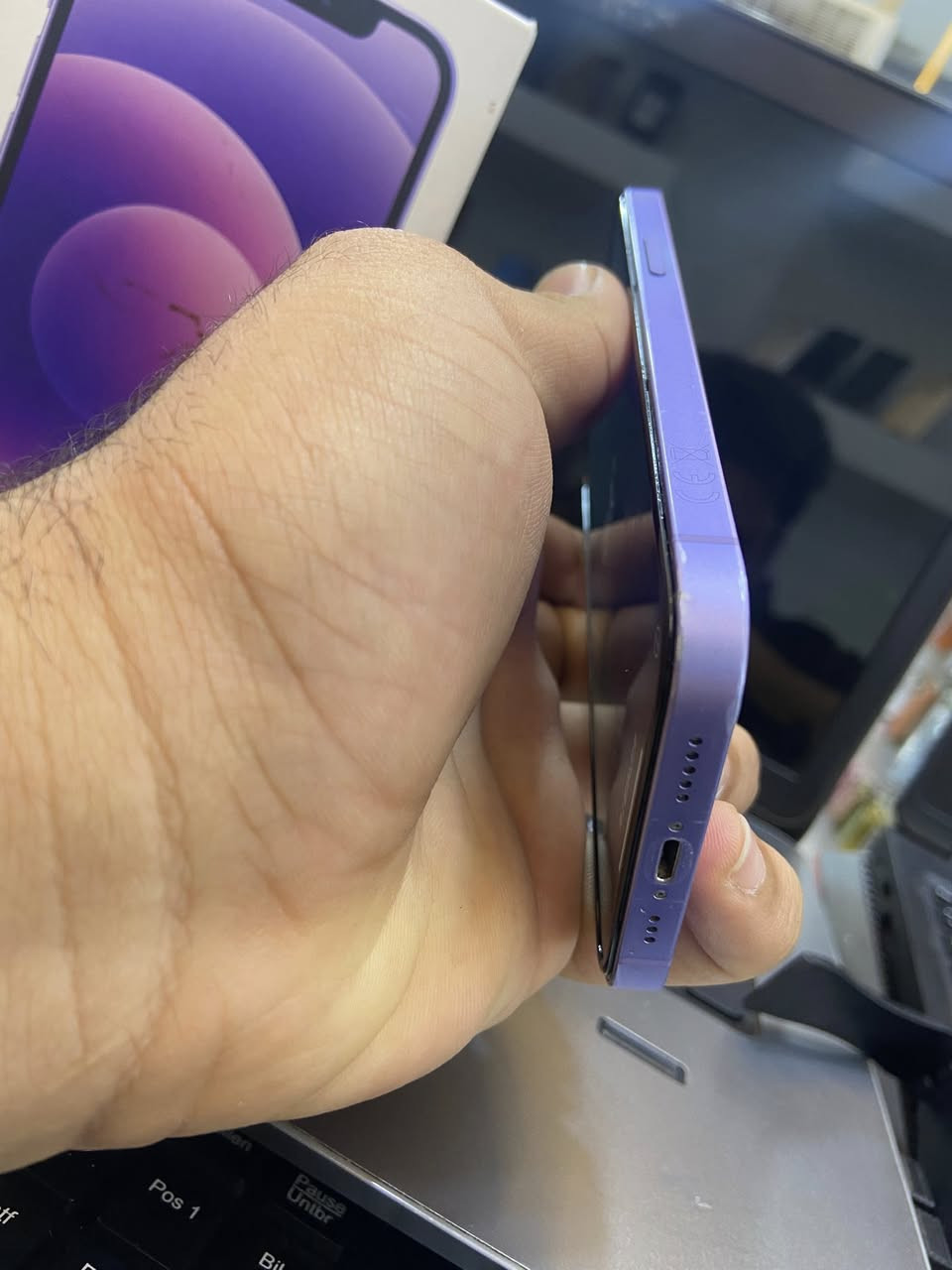 سلام عليكم ايفون ١٢ عادي ذاكره 128 بطاريه ٨٧ جهاز نظافته 100 ب 100 جديد جهاز كلش مو شون جان 3AAA 
عنوانه بغداد الجديدة شارع المسبح 
***********
سعره 360 الف ويا كارتونه
