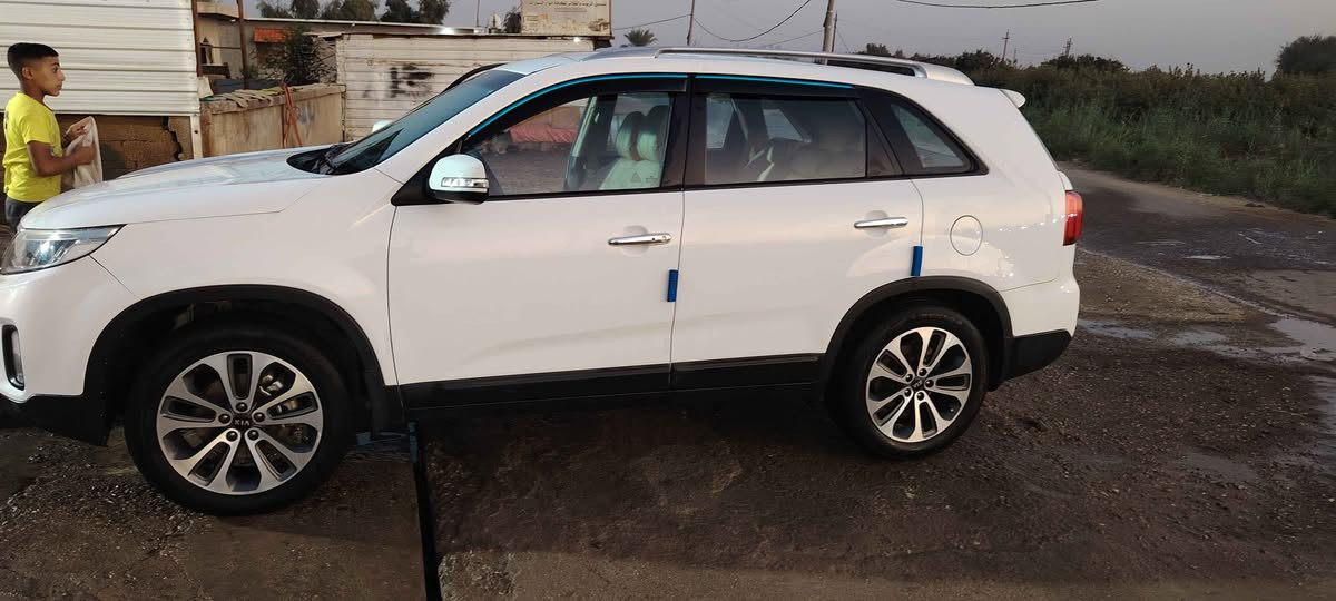 سورنتو 13 سياره مكفوله كفاله عامه السياره جديده مكينه 4 فول مواصفات عده البانرومه رقم سليمانيه بسمي السعر المطلوب 165 وبيهه مجال  رقم صاحب السياره *********** بغداد, العراق
