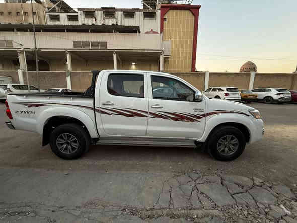 السلام عليكم 
فور يول اوتماتيك للبيع فقط. 
رقم بغداد الجديد 
مديل 2014 
سياره نظيفه وجاهزه 
بيها جاملغ تبديل بلادي وربع بنيد صبغ 
بدون دواخل. شاصي لغد مكفول. 
صور السونار داخل المنشور 
مكينه كير بلادي. وخير من الله بشرط ممفتوح 
السعر 213 $ بيها مجال بسيط. 
العنوان بغداد كمب ساره 
***********
