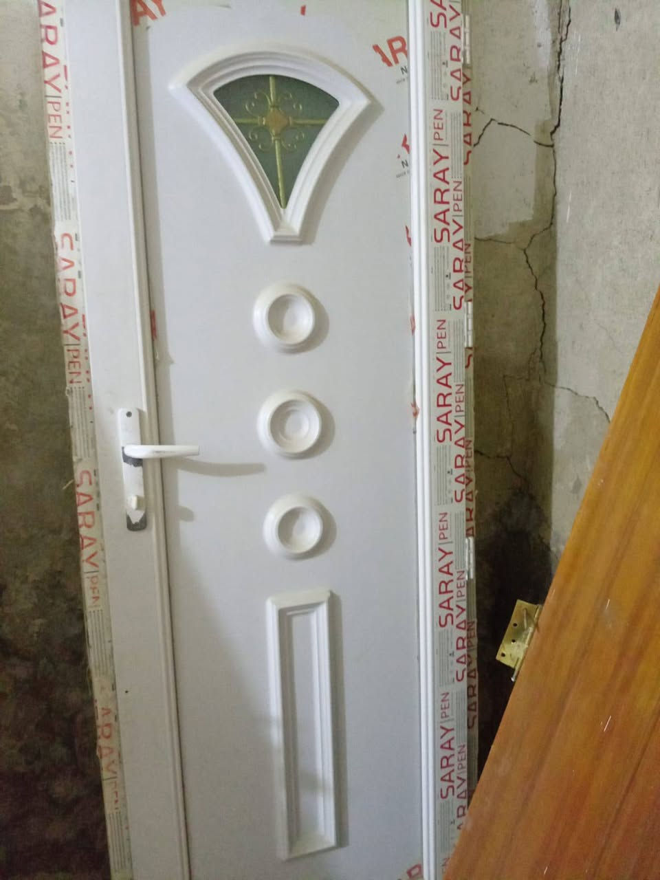 للبيع غسالة/ ديوان/باب خشب طلاقة وربع/بابين حديد طلاق وربع مع جرباية خشب / باقي التفاصيل على الخاص  البيبلن بدون جراجيب واريد يتصل انبي حاضر ***********
