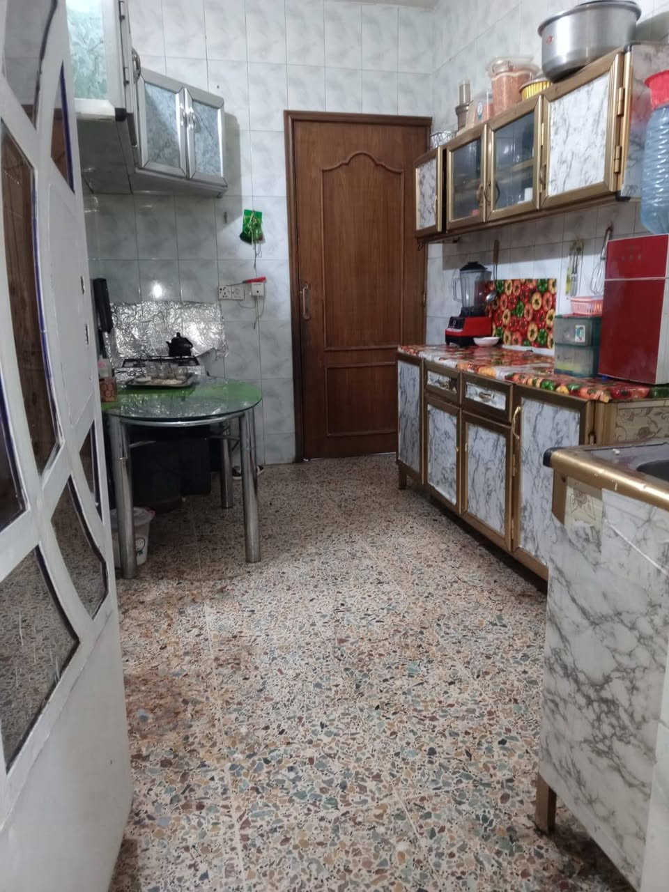 السلام عليكم بيت للبيع طابق ونص 125 متر كفائات السيديه شارع جنانه ***********
