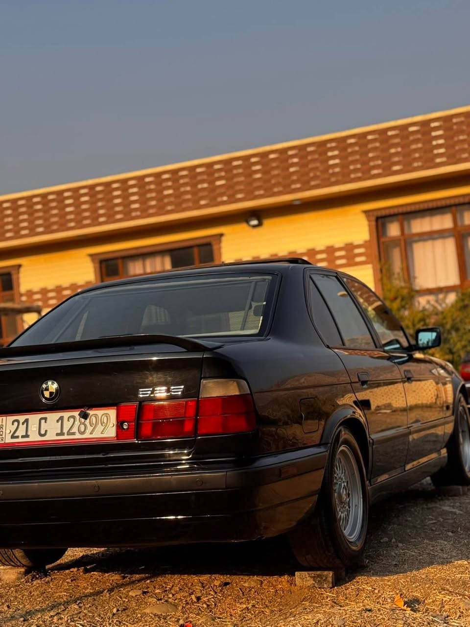 Bmw
رەقەم سلیمانی 
مودێل  ١٩٩٣ 
سلایت
کوشن جڵد
کوشن کارەبا
٤ جام کارەبا
پەردە بیلاد
هەموو گیان بە شەرت
 فول مواسەفات
 قەپات واسەفات
بۆیاخ لێدراوای هیچ نیە 
پێش و دوای کەپسە
بۆیاخ شەریکە بەس بۆنیدی بۆیاخە لەسەر ساقی
ژ.***********
شوێن: سلیمانی السليمانية, العراق
