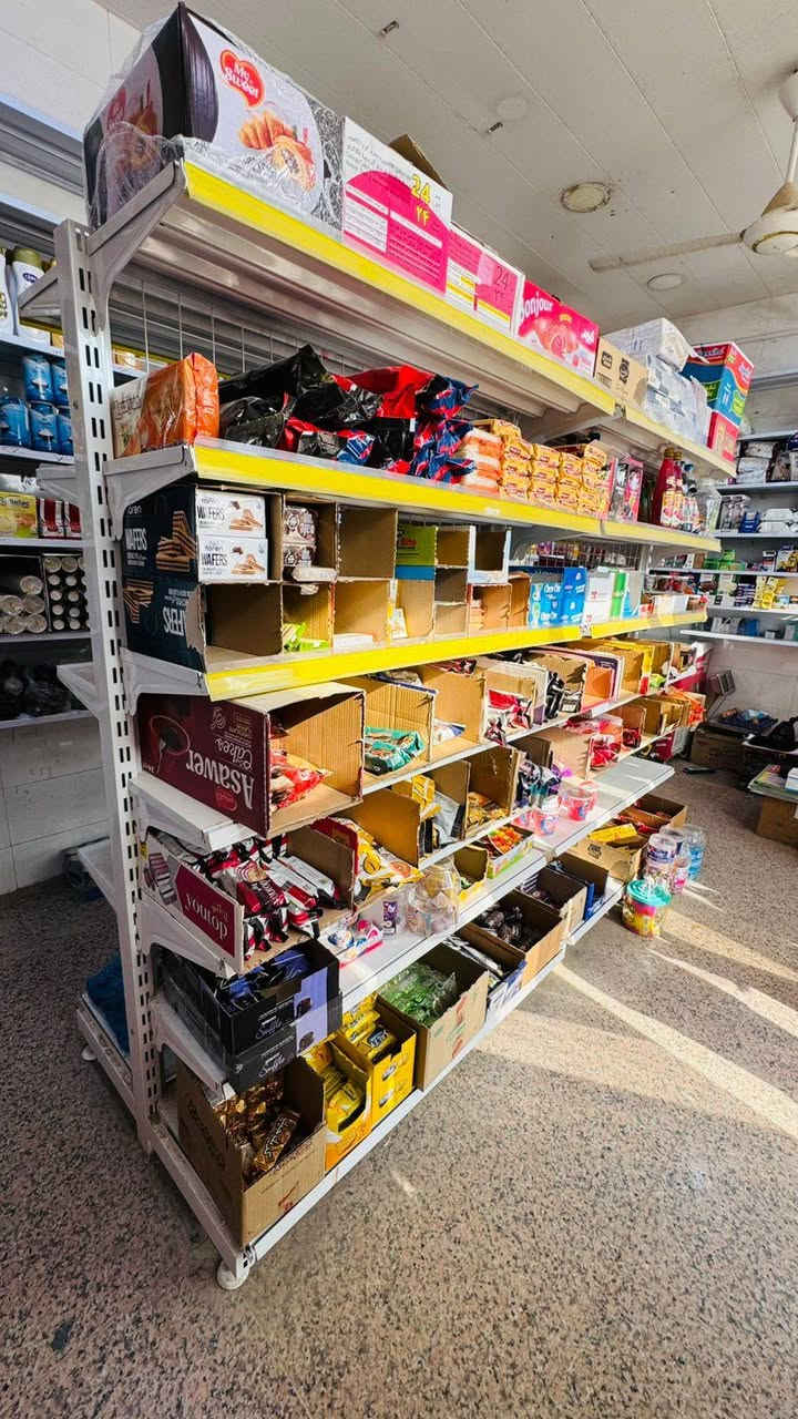 ( اغراض محل غذائيه للبيع برادات يوكور تركي عدد٣ + ومجمده سلايت = ١+ وعارضات اجباس = ٣ + وعارضه وسطيه للحلويات = ١ + وعارضه بهارات الطباخ = ١ + وسبلت طنين وثلث + ورفوف + وميزان رقمي + ميز بلازما ) وهاي الغراض كله الاصليه ونظيفه استعمال قليل جدا يعني اخو الجديده وابيعهن كلهن سوى الشراي يتصل على هذا الرقم وبيه واتساب ***********
