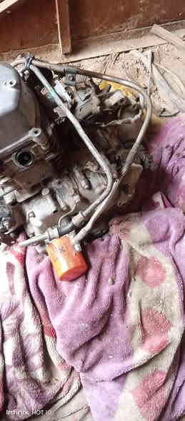 محرك البيع تكتك  شغال بس بيه كسر قليل نكد دهن شرد شغل لا تبخير لا تنقيص محرك شغال هوه وكسن  سعره 250بيه مجال ***********
