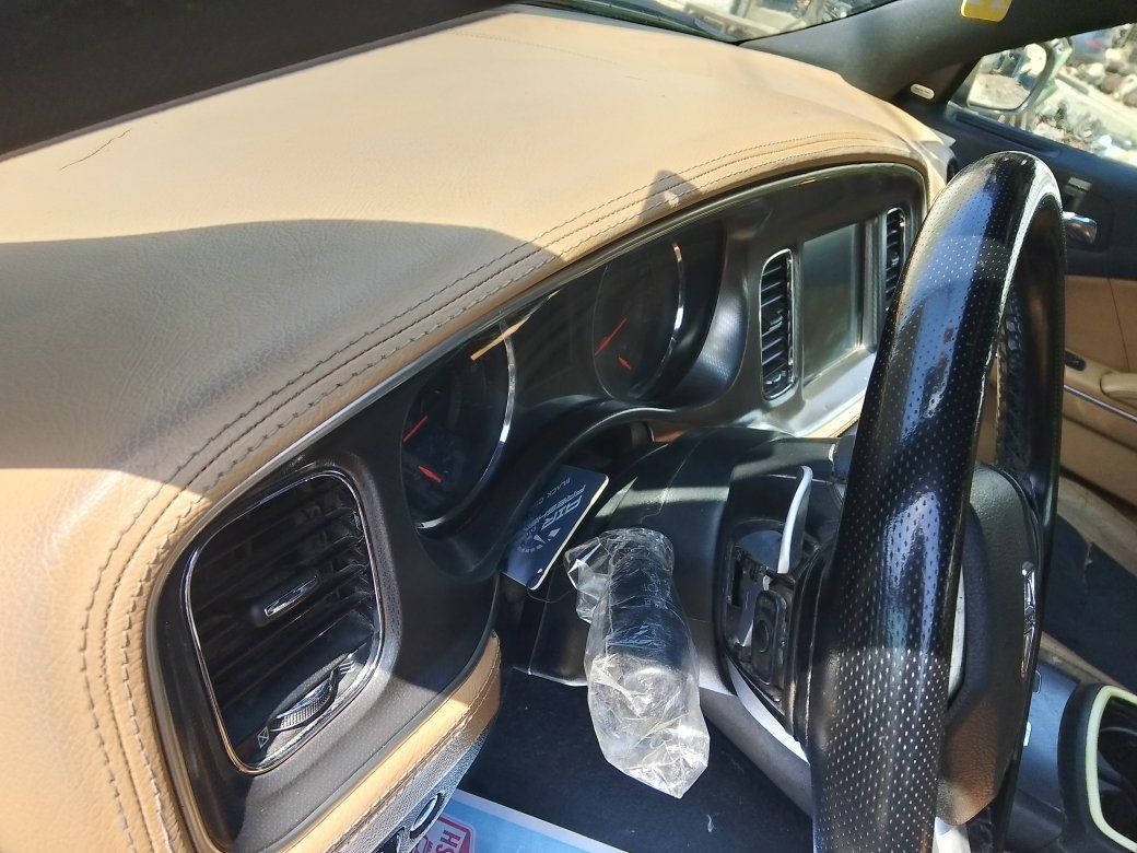 السلام عليكم من رخصت صاحب الأكروب عندي جارجر RT8سلندر 2014/مصبوغه عام للجماليه المواصفات معروفه مال ال RT حادثه جاملغ وبنيد جاهزه من كلشي رقم بغداد *********** المكان بغداد
