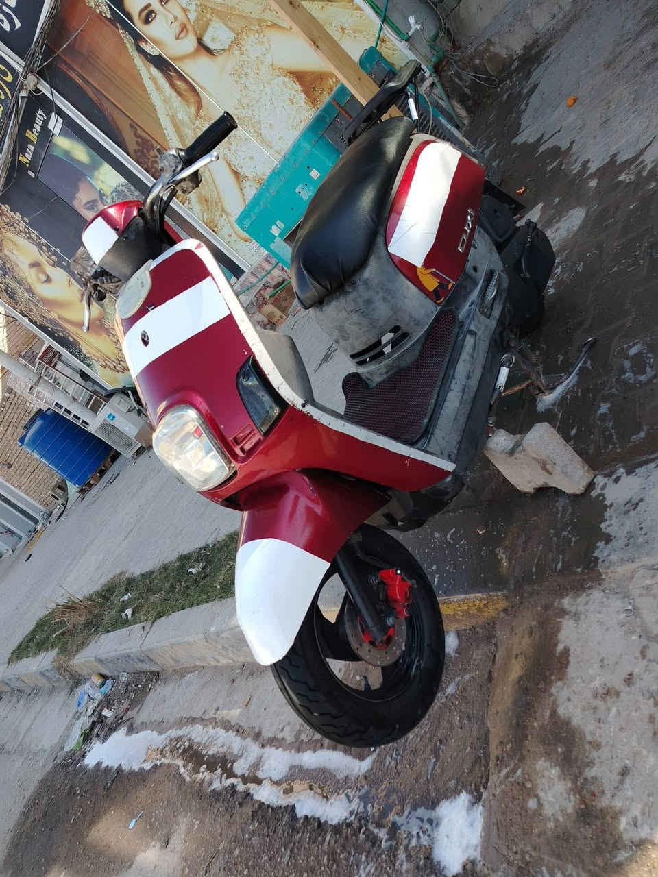 للبيع ٦٠٠ او مراوس اب فراشه جديده مكاني نجف حي السلام ***********
