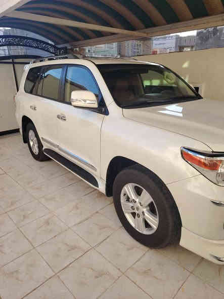 سلام عليكم لاندكروز 2014 SAS ساز فول مواصفات السيارة مكفولة كفالة عامة كير محرك كفالة 6 سلندر مكانها ديوانية السعر 380 استفسار***********
