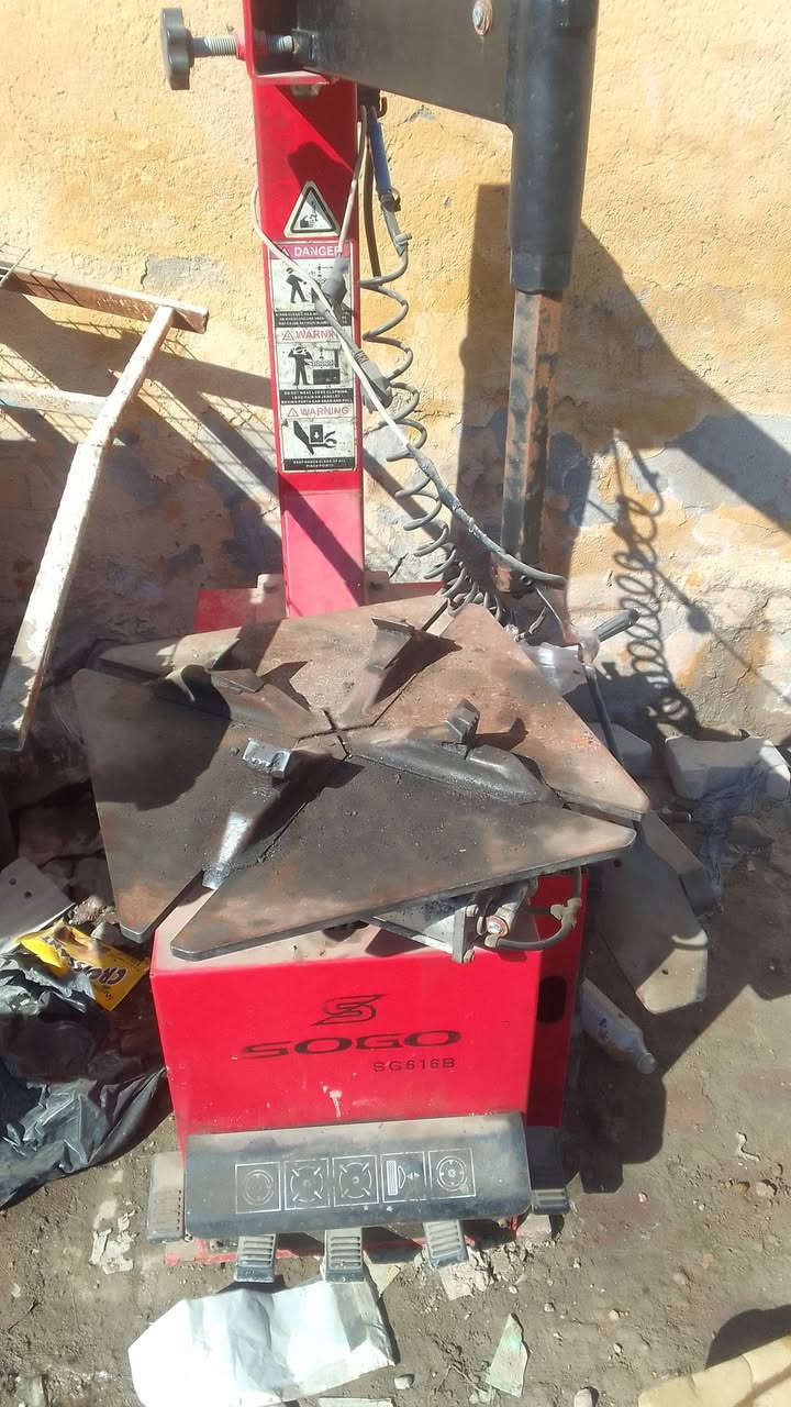 سلام عليكم للبيع بطل حجم ٣٥٠ وخالعة حجم ٢٤ مع جك نفخ مكاني ميسان للأستفسار ***********
