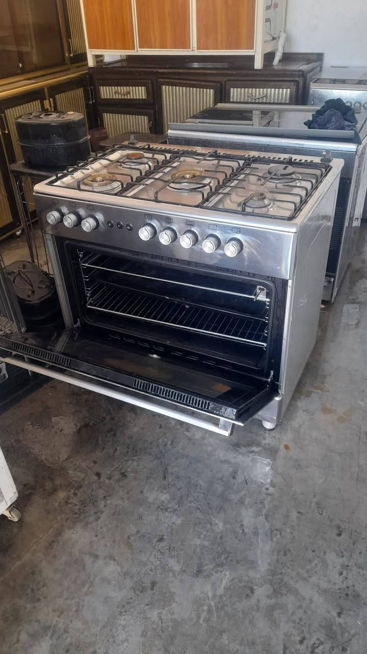 طباخ يوكر استخدام قليل
الفرن ما مشتغل 
السعر 275 بي مجال 
الرمانه الحويجه للإستفسار ع رقم 
***********
