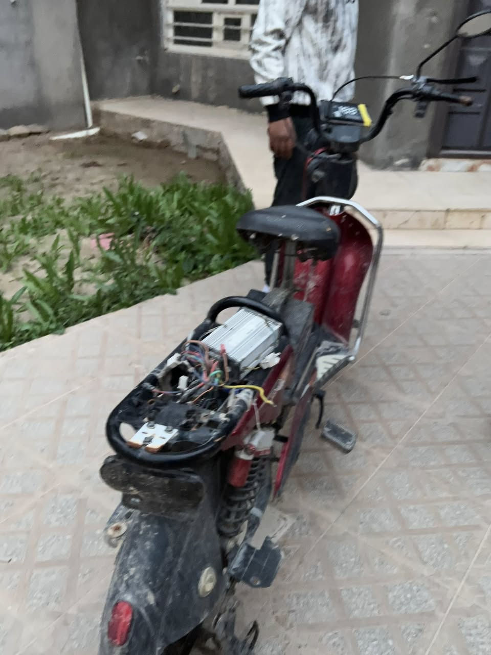 سلام عليكم دراجة شحن للبيع بيها العقل عاطل او كنكترالويل هم عاطل سالت ع التصليح كالو ب٩٠ ترجع بلادي الي يريدها خلي يراسلني خلي يقيم او يأخذ بس لا يكسر بسعرها مكاني ديالى كنعان هاذا رقمي بي واتساب فقط ***********
