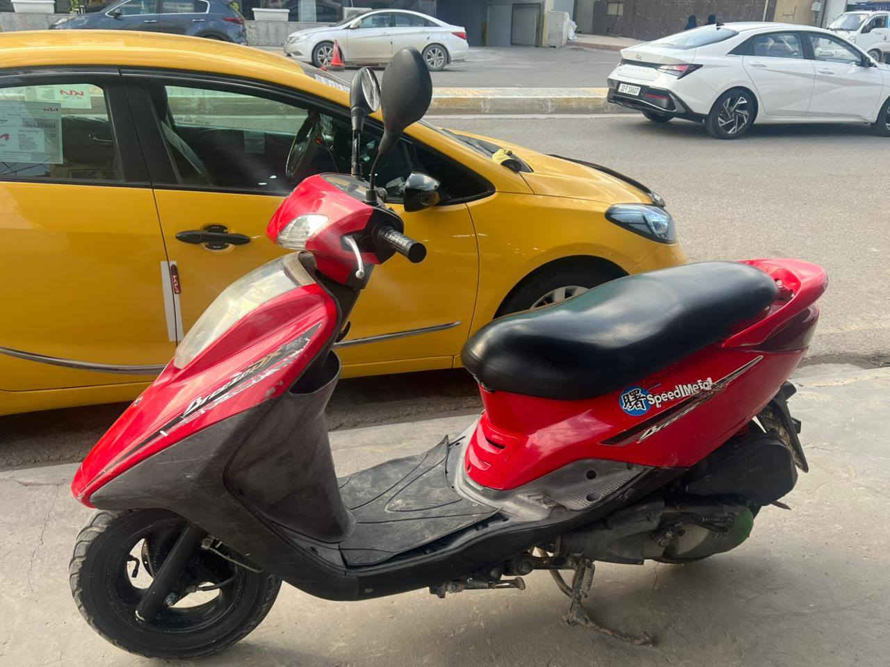 دراجة بانزين
نوعية بريز ياباني
سرعة الدراجة  ١٤٠
نضافة فول
كلشي شغال بيها
السعر مليون ١٠٠ بي مجال اذا شراي
العنوان مقابيل المول الفلوجة 
 رقم الهاتف
 *********** بي واتس 
***********
