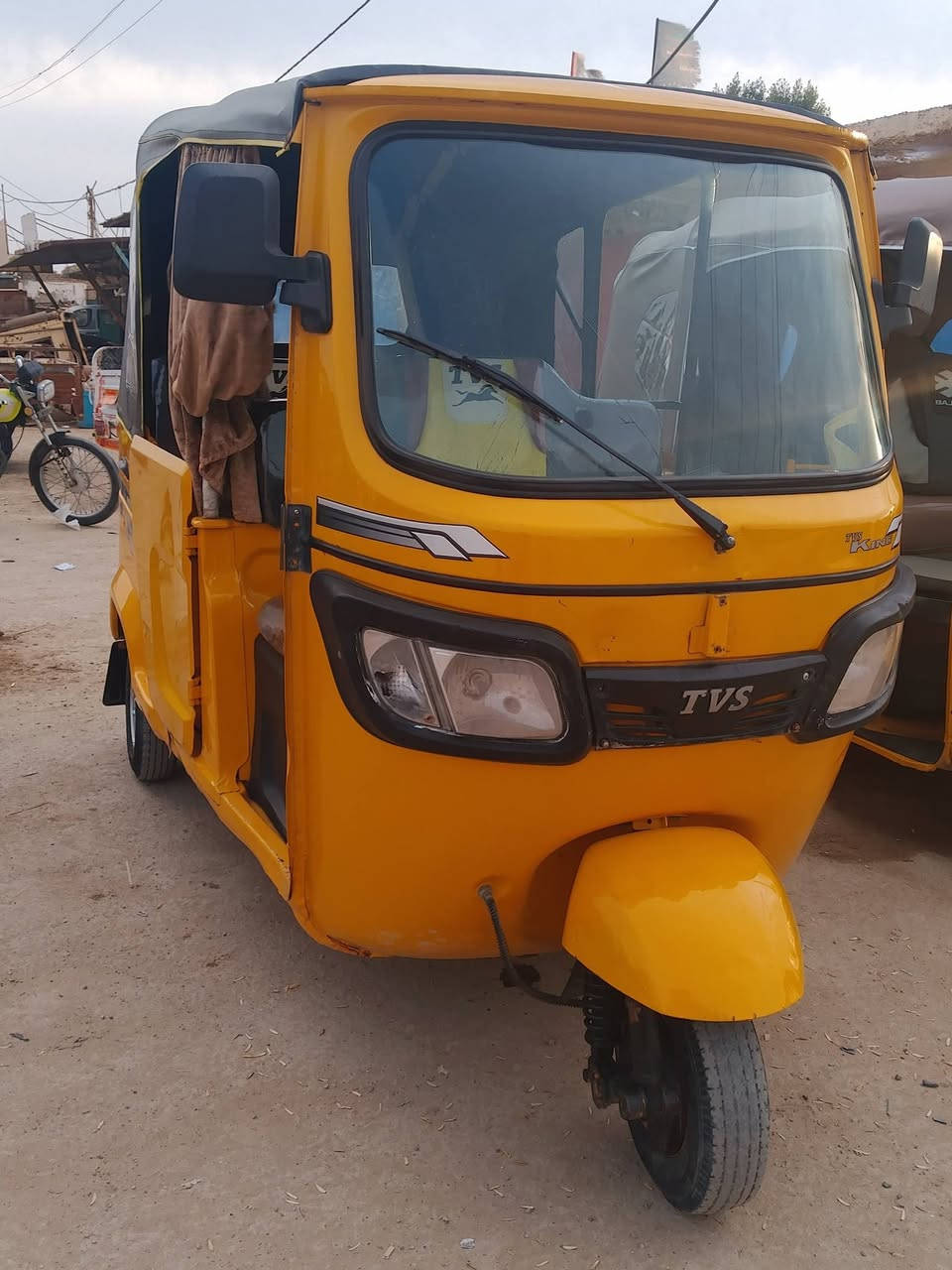 تكتك تي فيس موديل 22رقم ذي قار 

مكاني قلعه سكر شراي يتصل وخادم 

سعر 7وبيهه مجال
***********
