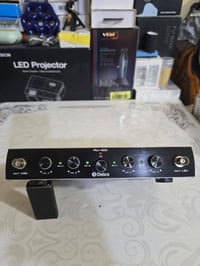 مايك مع مكسر • جهاز استقبال UHF • ٤ قنوات