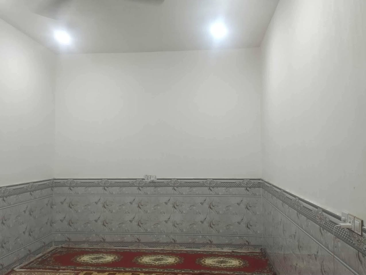 السلام عليكم عندي بيت البيع السبل الثانيه شارع النشايه المساحه 100 البيت بي غرفه وصاله ومطبخ ودوانيه وصحيات السعر 43 بي مجال  ***********  👉
