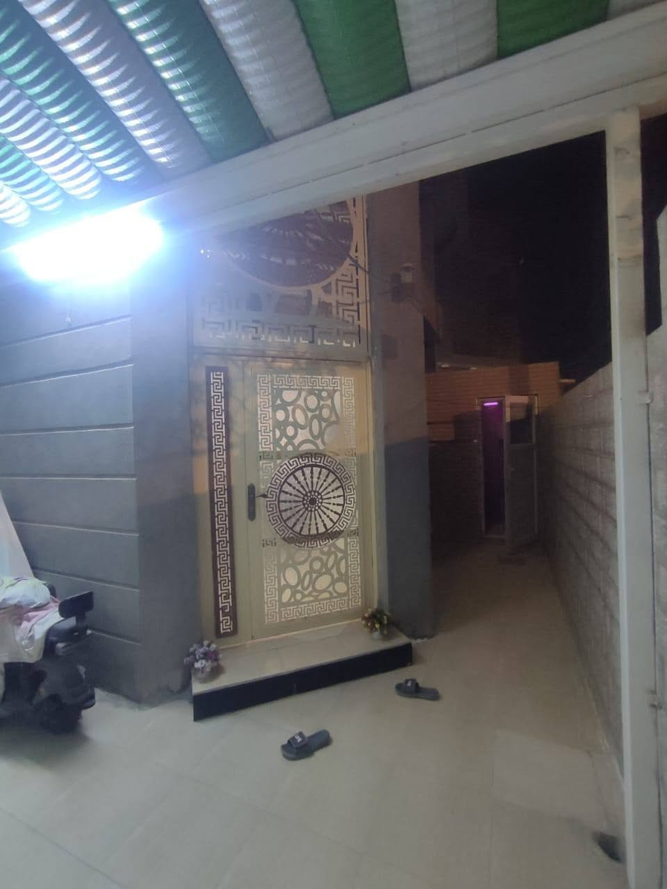 #دارسكن #للبيع  الديوانية حي الجامعة شارع 20 الوسطي قرب شارع عشرين 

المساحة 200م.                       طابو صرف 

الطابق الارضي
استقبال +صالة +مطبخ حار وبارد +غرفة نوم2  +صحيات داخلية وخارجية 

الطابق الاول
غرفة نوم عدد 3 + صالة +مجمع صحيات 

((البيت بناء حديث  طابوق +كونكريت))

للاستفسار يرجى مراجعة مكتب وليد للعقار
العنوان الديوانية حي الجامعة شارع 20 
الاتصال ع الرقم //***********
