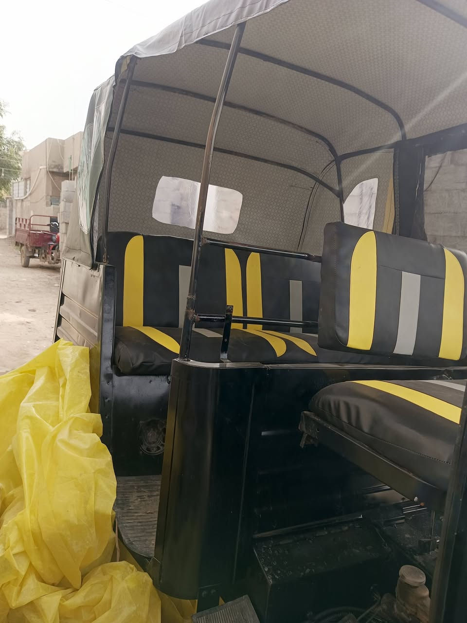 سلام عليكم تكتك أتول للبيع موديل 2019 بيه نقص ضفيره اماميه تكتك تجفيت جديد كامله بس نقص ضفيره سعر 1700 وبيه مجال ***********
