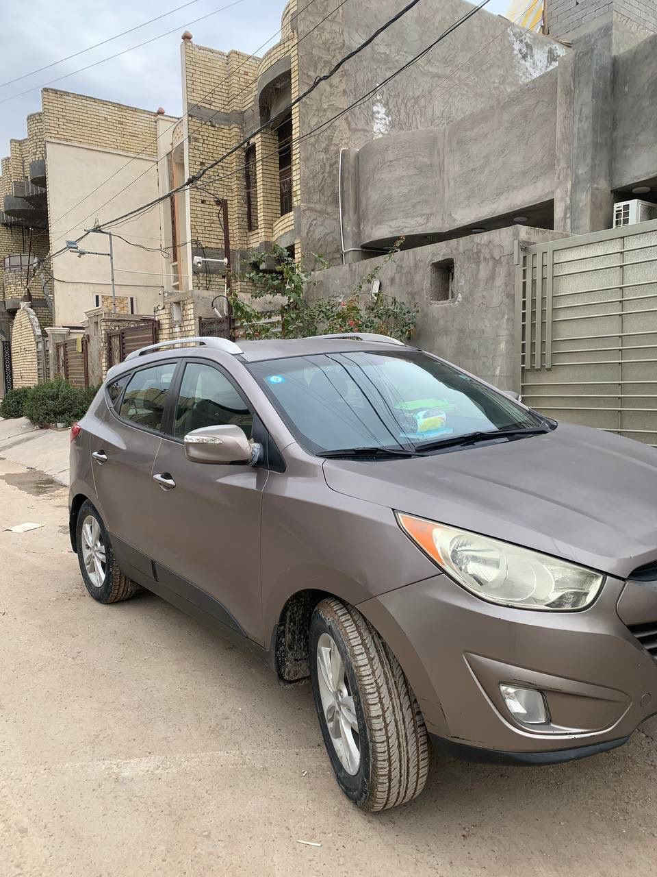 سلام علكبم توكسان موديل ١٢ امريكي  بيه فقط جملغ صبغ
محرك ٢٠٠٠دوش 
ماشى ١٣١
مكان سياره بغداد العامريه
السعر ١١٠وبيه مجال
***********
