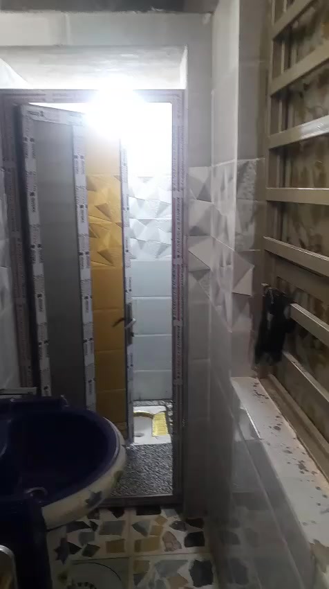 للبيع بيت جديد بناء طابقين ونص واجه ٥ نزال ١٠ كما موضح لكم في الفديوا قريب شارع المدرسة وشارع ابو دراج مراجعة شركة الجبل للمقاولات العامة بيع وشراء القطع الاراضي والبيوت في بغداد  للاستفسار ***********
