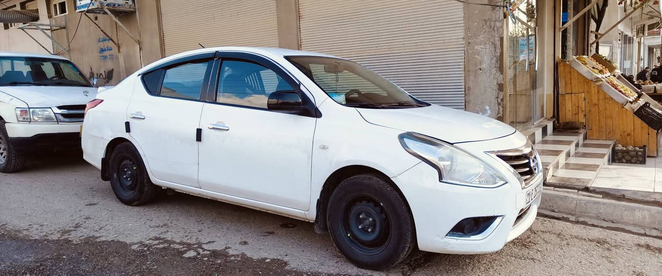 نيسان صني 2017 
سنوي جديدة لحد 2028 شهر 10 
رقم جديد  بطاقة بنزين بيها
تايرات و بطارية جديدة 
مابي اي نقص و مصرف ربع دينار 
بيها قطعتين ضرر بدون دواخل 
رقم موبايل ***********
.
.
.
نیسان لاکشمیبای 2017
سەنەوی تاکو مانگی 10ی 2028 نوێیە 
کۆبۆن بەنزینی هەیە و ڕەقەم تازەیە 
تایە و پاتری تازەیە و دینار مەسرەفی تیا نییە 
چامڵغێکی ڕەشە و دەرگایەکی تەعدیلە و بێ ناو گرتن 
ژمارەی مۆبایل*********** كركوك, العراق
