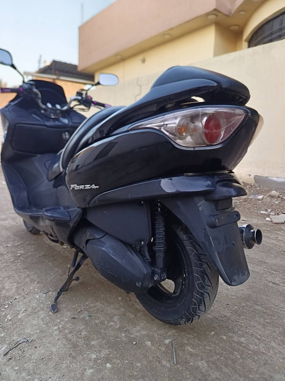 السلام عليكم فورزة صفر ٨ كير ملغي كهربائيات كاملة بيهة مسجل وعليهة ادامة كاملة كلجات وفيت بم ونوزل معدل علشارع ١٣٠ عنوان بغداد زعفرانية 
سعر 💸 ١.١٥٠.٠٠٠ / ***********
