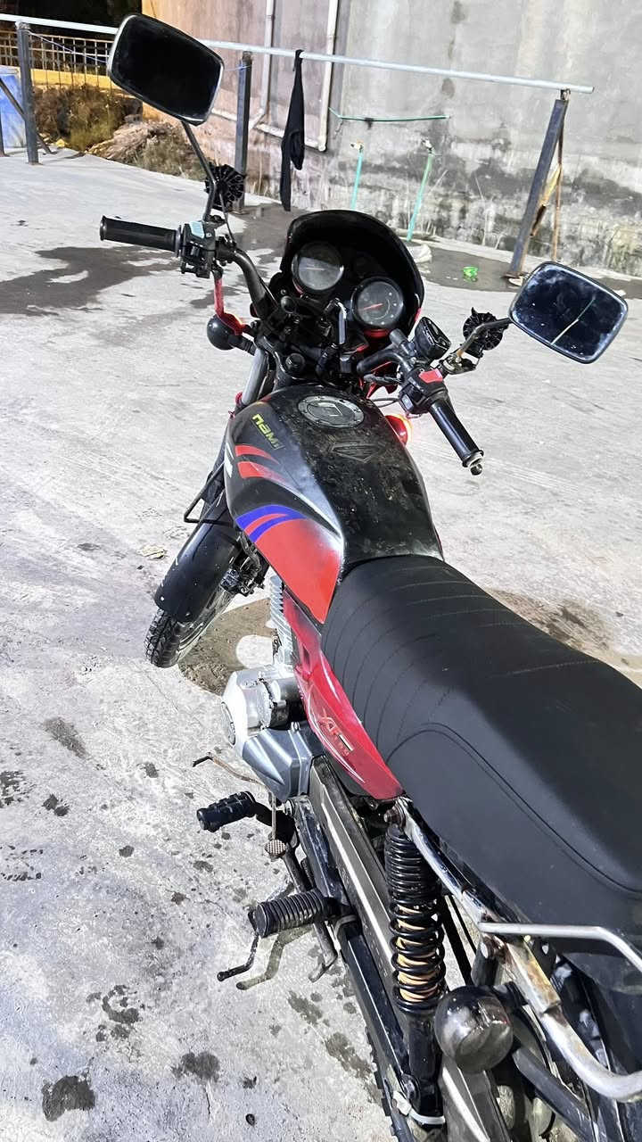 سلام عليكم 
دراجة نامة برو بوكسر مكينة ستوته MTR توه شادها على اول تبديله دهن شلعه تحرث الكاع ومعدل ورزانه ونضافتها مثل متشوف لايتات بومه هورن سيدان سلف نكره سنويه ورقم باقي فقط استلام تحويل باسمك ثاني يوم رايدها ب 2.250 رقمي ***********
