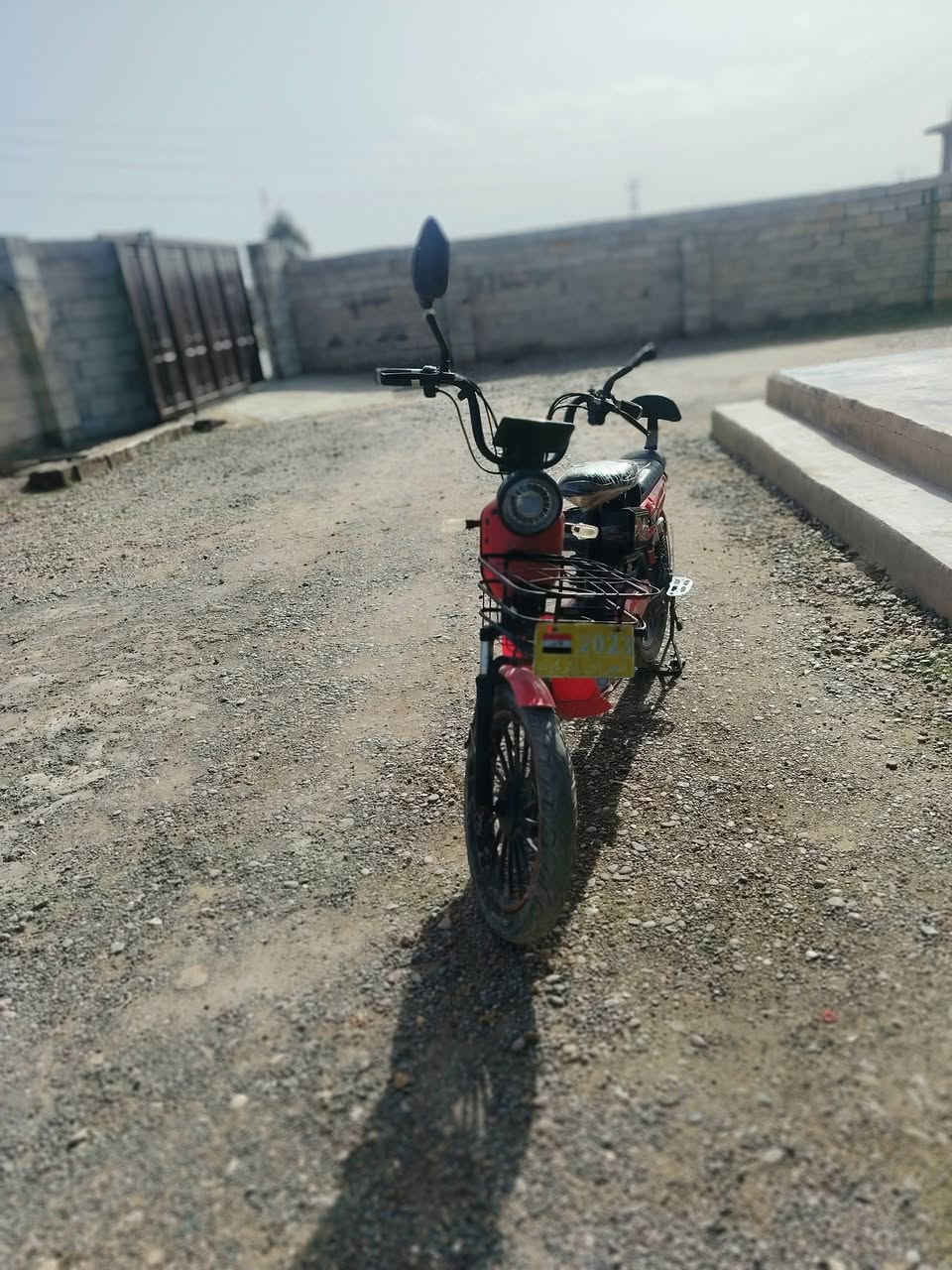 بايسكل شحن للبيع حجم عشرين من الكبار للبيع عايزو بطاريه وحده والبطاريه بخمسه وعشرين يمشي 99 قفل بصمه  ميتين وبي مجال حيل هاذه رقمي اتصل ودلل ***********.      المكان ال ربيضه
