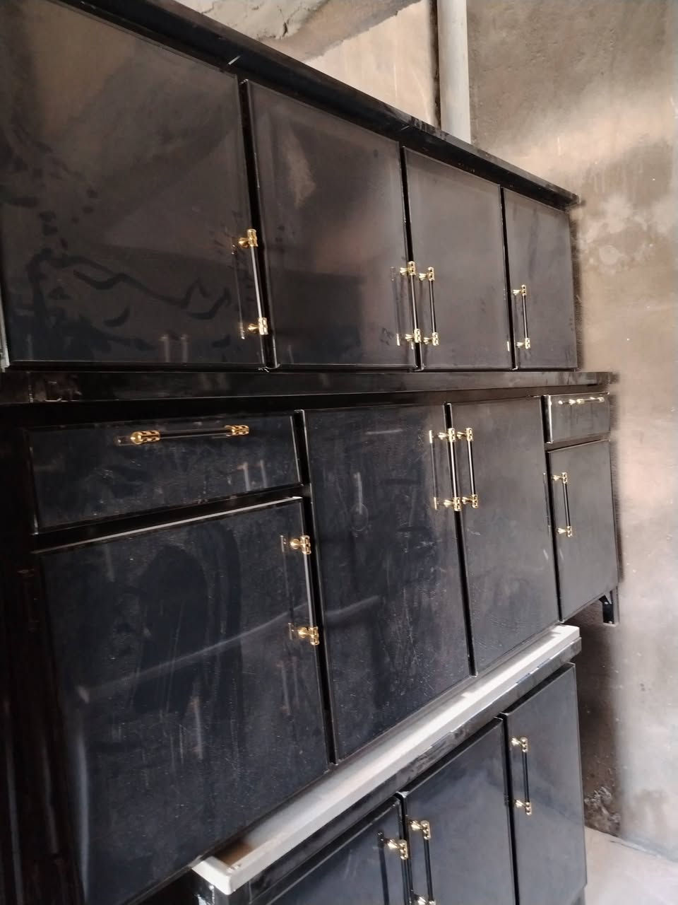 وصول وجبه جديده في مزاد لأخوين العنوان المفرق الطرق والجسور مقابيل العزات بن تجه رايح عليه المفرق السعر اب 350 وبي مجال للاستفسار *********** كونترات جديد مترين والسنك مترا و30 يتوفر الالوان مراوس بل مستخدم همين
