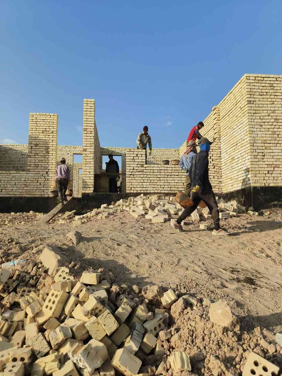 سلام عليكم خلفات بناء درجه اولى نشر قلب  شرط استلام مهندس متفرغ حاليا  شغل مستمر مو يوم ويوم )(*********** /***********
