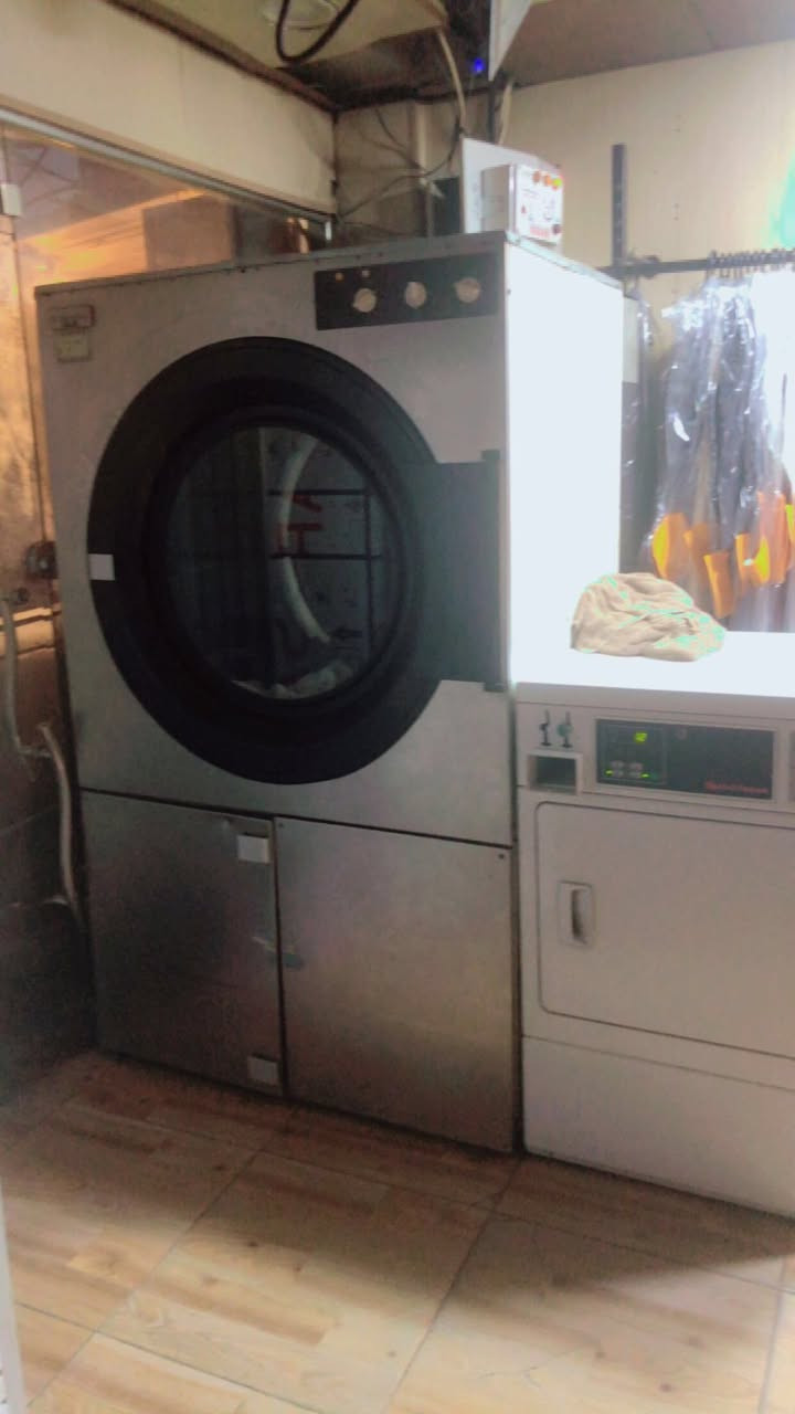 مكوى تمورو غسل وكوى ملابس خلال ساعة وغسل جميع البطاطين والزوالي يوجد لدينا داخل محل خياطة اتصل سوف وسناتي الى البيت العنون بغداد كراج امانة مجاور الجنسية القديمة ‭0771 343 0901‬
