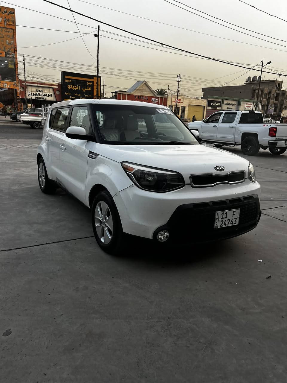 سلام عليكم صول 2016 وارد امريكي مكينة 1600 و كير ايتي حادثها بصيط موضح بصور بدون ارباك بدون دواخل ماشية 64 mi .  بغداد بسمي رقم نكليزي 
السيارة معتني بيها و جاهزة من كلشي بدون اي نقص نشأللة 
 السعر 110 وبيها مجال مكاني بغداد العبيدي
رقم الهاتف ***********
