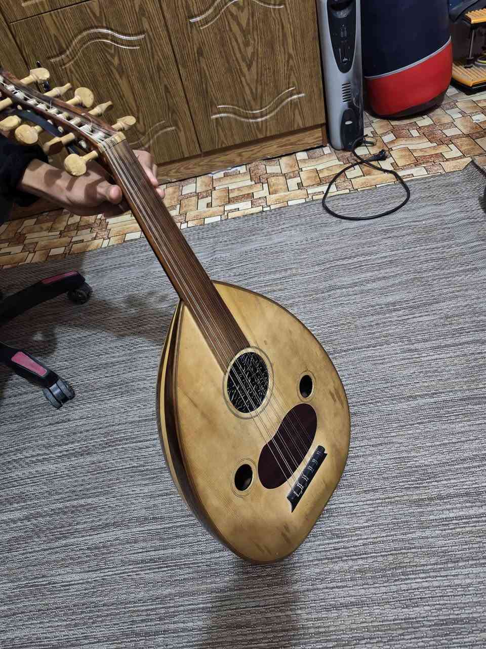 عود تركي اوتار جديده مع جنطه سعره 150 بي مجال مكاني بصره زبير ***********
