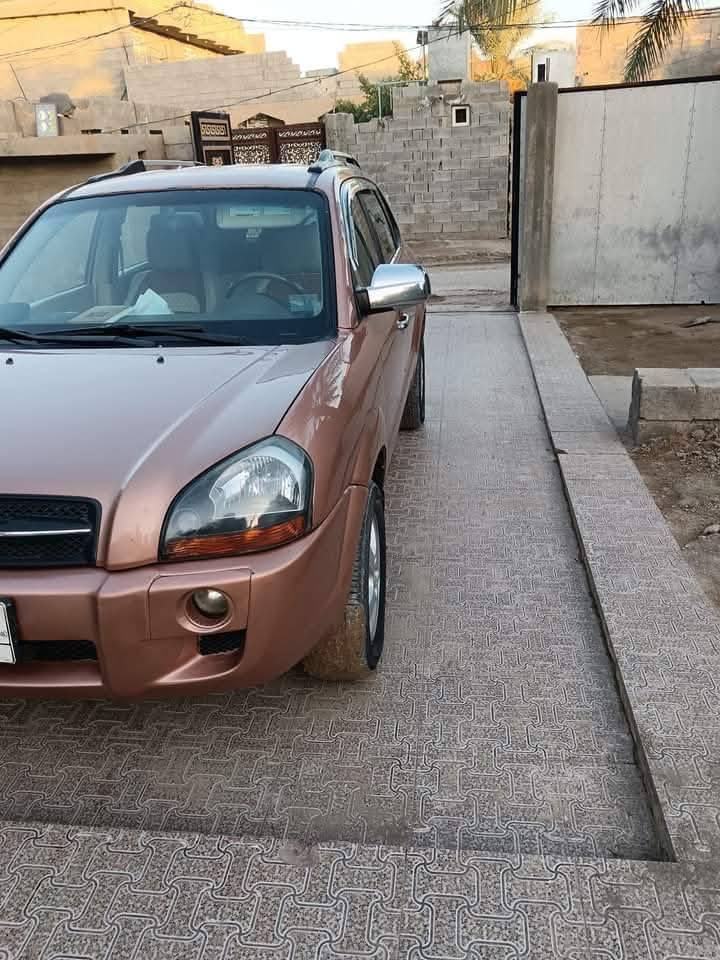 توسان 2007 امريكيه محزمهااثر جراد  تخم تاير صدر امامي خلفي رقم انبار باسمي محرك 2000  المرغوب السيارة متصرف عليها اي شيء  السعر 100 وبيها مجال، العنوان الخالدية، بيع مستعجل ***********
