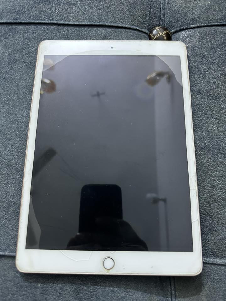 السلام عليكم ايباد ٨البيع ﮼مع حساب بوبجي مستوى ٨٠ موضح لكم بل صور سعر ٣٥٠الف   تفاصليل اتصل *********** مكان بغداد
