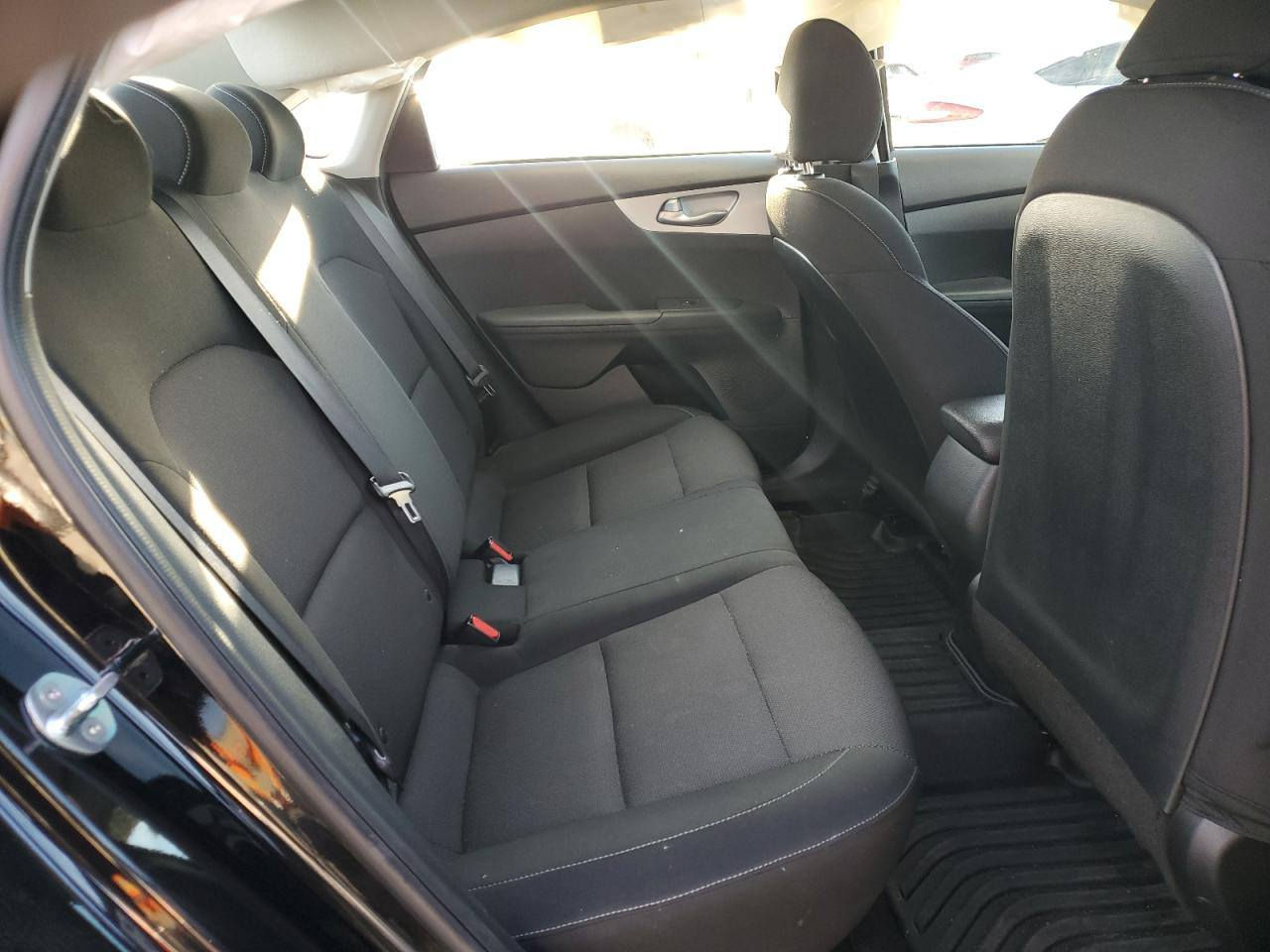 السلام عليكم كيا فورتي موديل 2023 السياره احلى من الصور بيهة جاملغ امامي بدون دواخل رقم بغداد تحويل بسمي ***********   / *********** اخوان اني مكلف بلنشر
