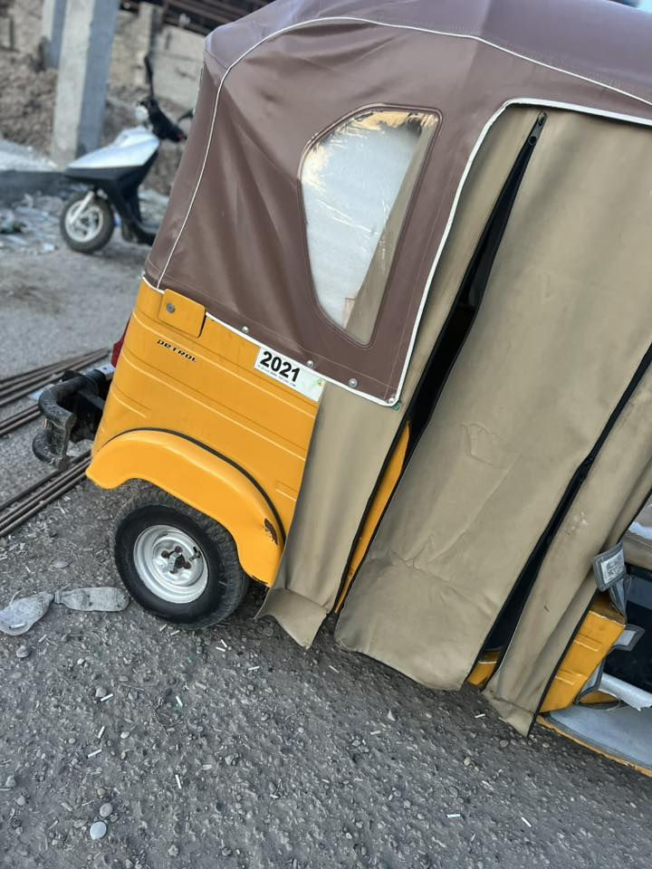 سلام عليكم تكتك 19شهر 3 رقم وسنويه مصبوغه مكان بغداد مدينت صدر جماليه سعره 5300 رقم لهاتف ***********
