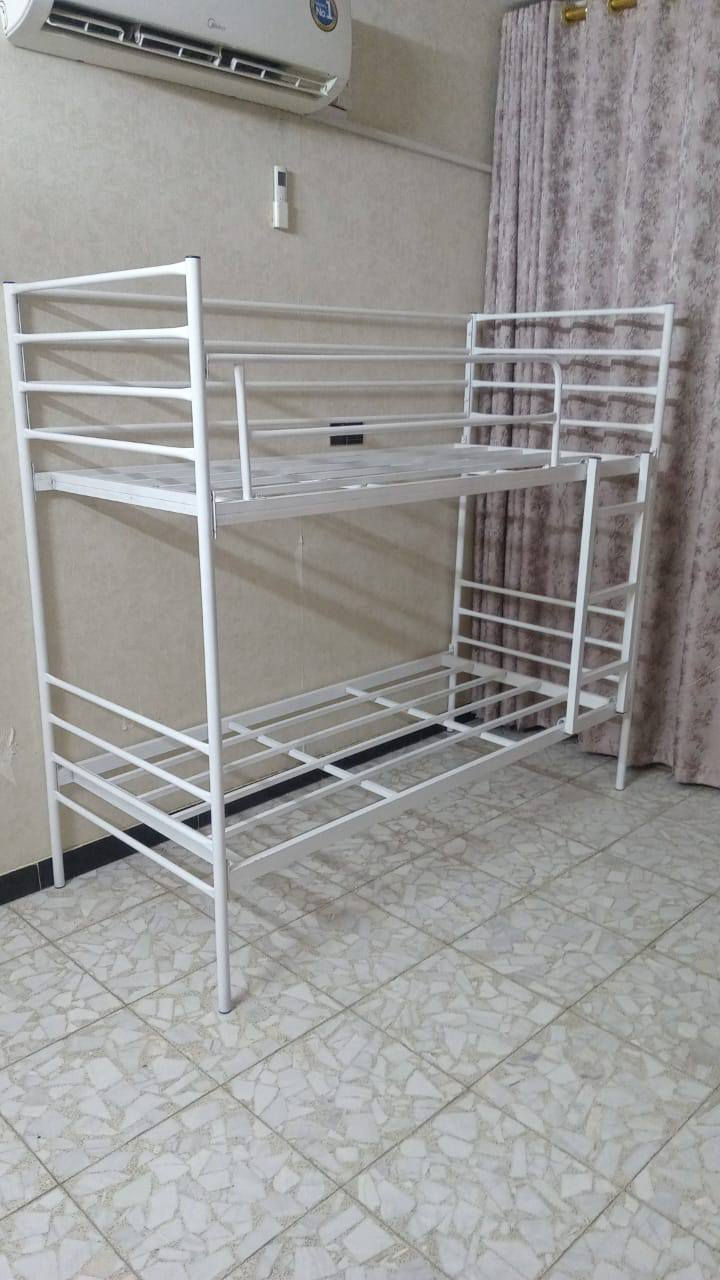 سرير حديد ابيض او اسود
سرير حديد طابقين 
سرير حديد ودوشمة طابقين
قياس 90 في 190 
او اي قياس حسب الطلب


**إذا كنت صاحب هذا الإعلان وتريد حذفه لأي سبب، رجاءا أرسل رسالة إلى الدعم الفني**
