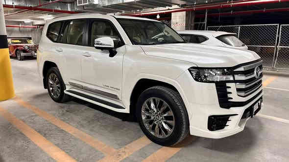 لاندكروز بريم اصل GXR LIMETED
 توين تيربو 2024 لون ابيض فول مواصفات
 ماشيه فقط 8700 كم قابل للزيادة
 السيارة مغلفة ppf بالكامل مكفولة 
من الشخط بحالة الزيرو رقم اربيل باسمي
 تحويل بنفس اليوم مكان السيارة بغداد المنصور
 للتواصل ***********
