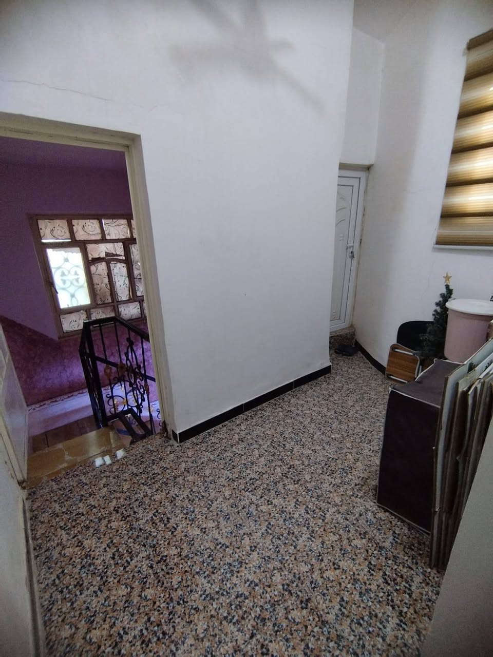 السلام عليكم
بيع مستعجل 🔥🔥🔥
بيت لبيع حي الصدر الثاني 

المساحة 100م. 5×20

طابو صرف...  

غرفتين مطبخ صاله استقبال صحيات داخليه وخارجيه 

غرفه فوك وصاله وسطح وبيه محل البيت جاهز  مدرسه بل باب سبيس متهل لتبليط الشوارع قريب على شارع العام 

البيت متعوب عليه مابيه اي نقص 

واتساب ***********
