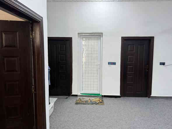 💎بيت للبيع بناء حديث 💎
🔹قريب السايدين 
🔸 طابو زراعي عراقي 
📝نسخه من الطابو + وكاله
⭕تتكاتب مع صاحب الارض مباشر

🗺️#الموقع
 البصره ابي الخصيب ابو كوصره

🔹المساحه 160M²

🌼يتكون من
3⃣غرف
▫️ صاله 
▪️ديوانيه 
🏺مطبخ 
🧩طارمه
🛞كراج
🚾صحيات(داخلي و خارجي)
💸#السعر 90 مليون قابل للتفاوض
▫️▪️▫️▪️▫️▪️▫️▪️▫️▪️
💯كافه الخدمات متوفره
⭕ موقع مميز  
▪️مدارس قريبه
▫️ماء حلو كهرباء اناره
▪️شوارع مبلطه
✔️باقي التفاصيل 🔑
الاستفسار الاتصال على الرقم الهاتف *********** أوعلى الرقم الهاتف ***********
