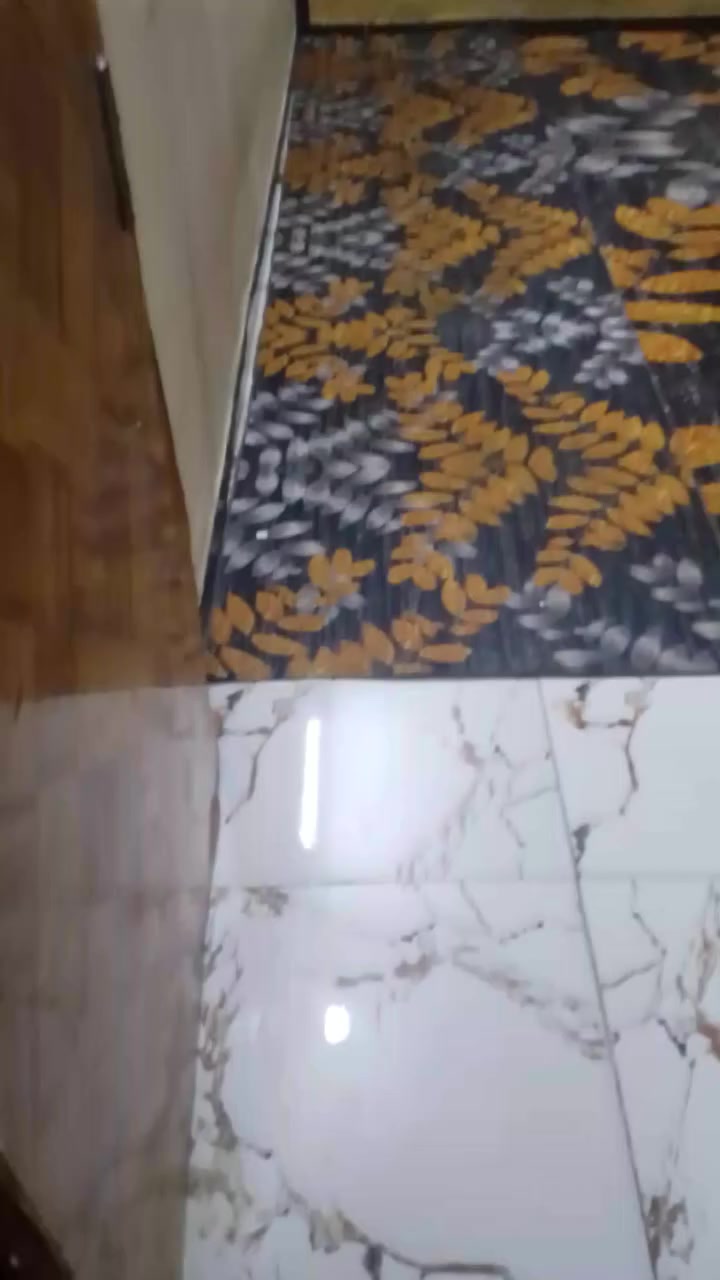 سلام عليكم بيت للبيع في منطقة ام الكبر ولاغزلان بيت عله الشارع ركن مساحته ميه وخمسين  متر  الوجيه 10 والنزال 15 في محلات 2 وغرفه ثانيه بس ما مبنيه والبيت جبير وحلو وياه الملحقات  والسعر 80 وبي مجال  وانتصال عله الرقم *********** والرقم ***********
