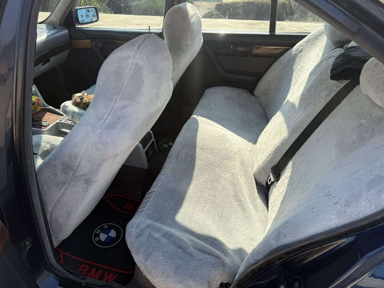 سلام عليكم 

بي ام. حجم. 535. 

موديل ٩١
رقم بغداد. سنوية. ٢٧ 

حداد. ٩٠  بل ١٠٠ 

بجم عريظ. 

محرك ٦ سلندر. مفتوح.  حاوية. جديد شادة 

كير. جديد. 

سيارة. رادلهة شوية. ترتيب. 

السعر. ٥٢. وبيهة مجال. 

عنوان ديالى بعقوبة 

رقم الهاتف ***********
