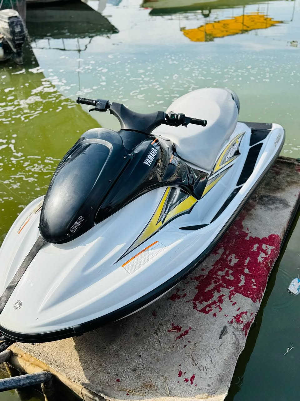 سلام عليكم جت  للبيع ياماها جي بي ار 1300 الجت كارتون تجي وشوف بعينك مكاني بصرة ***********
